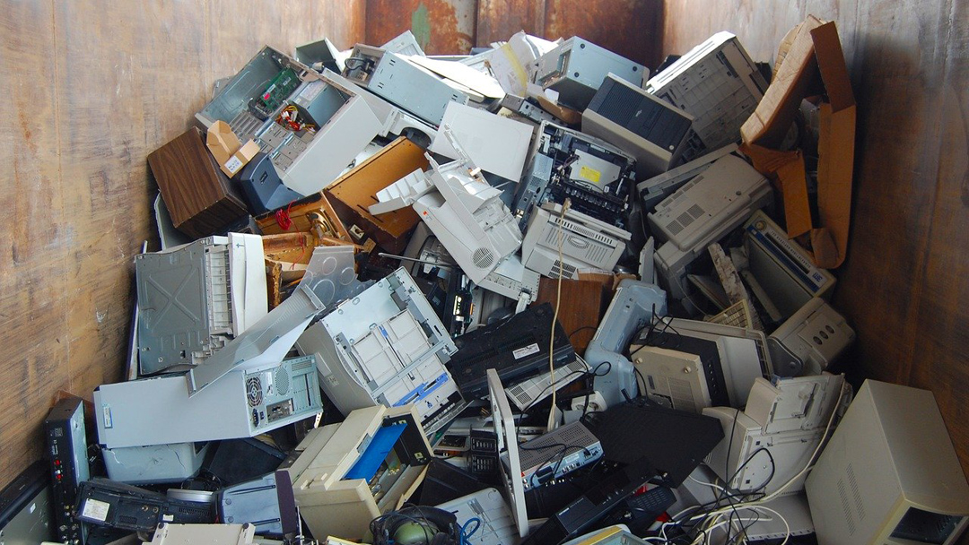 Ez történik a világ elektronikai hulladékaival